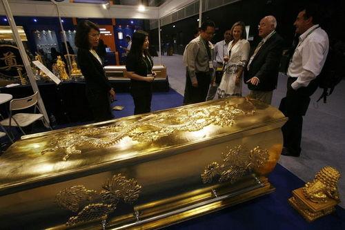 前妻送了我一副镀金棺材,一段离奇情感的见证  第1张