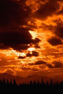 红色天空,红色天空下的壮丽篇章  第2张